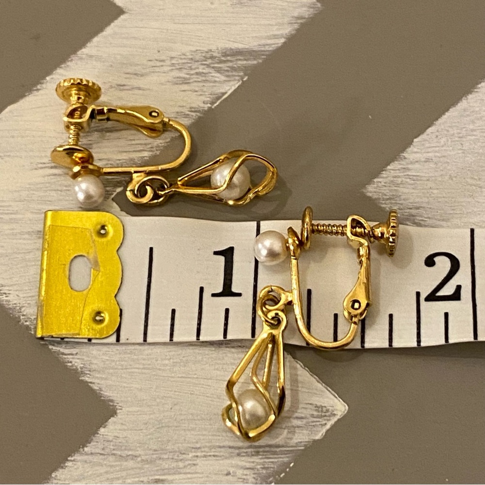 Vintage Pearl & Gold-Tone Lattice Bracelet – Avon SP & Screw Back Pearl Earrings - Picture 5 of 15